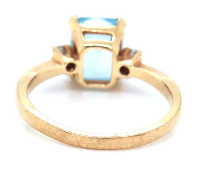Feminine 10K YG Blue Topaz Ring