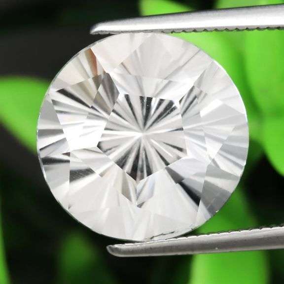 Outstanding! 6.49ct high gem grade Quartz solitaire! Star cut!