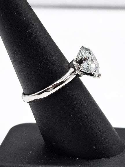Dazzling 3 Ct VVs1 Bright White Fire Moissanite Ring