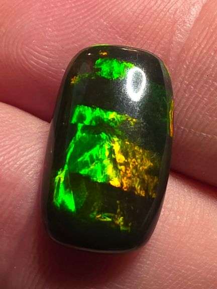 Pinch yourself now! You're not dreaming! It’s a 4.27ct block patterned Opal!
