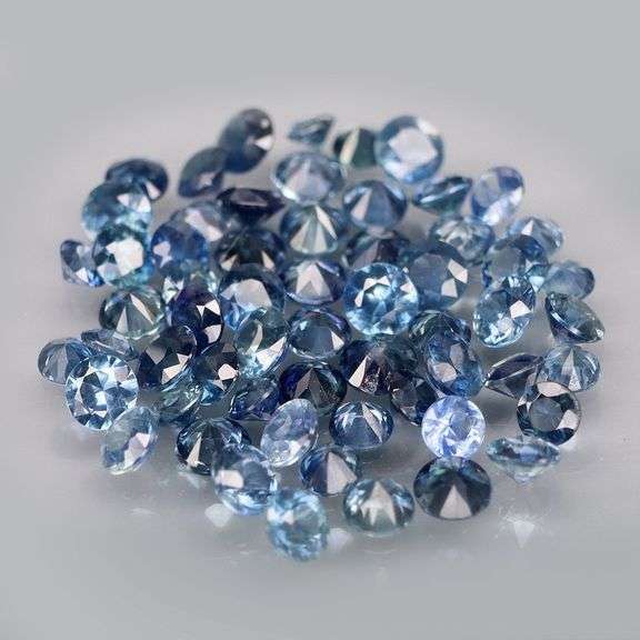 Natural 3.16ct blue Sapphire set with multiple hues