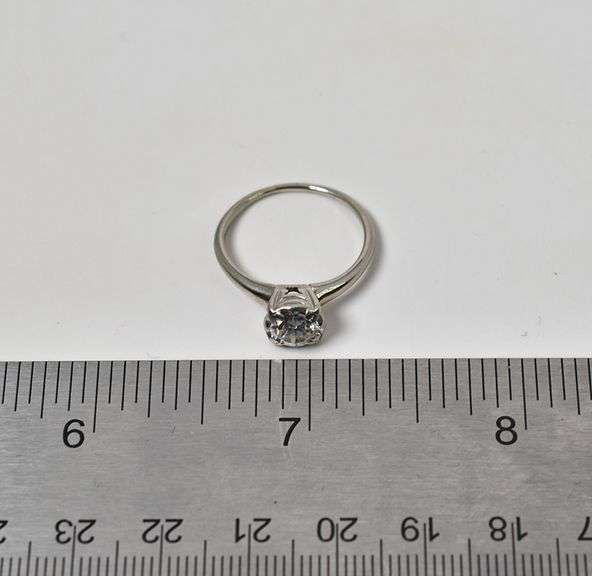 Absolutely Stunning 14K White Gold Solitiare Diamond Ring