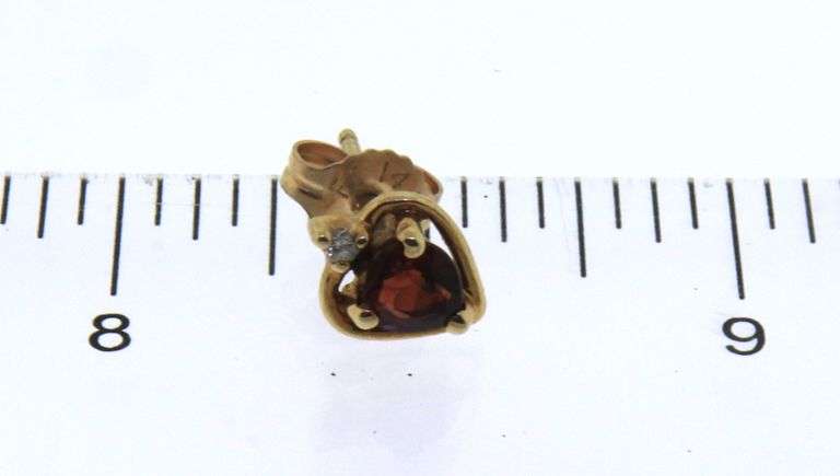 10kt Yellow gold heart shaped stud earrings