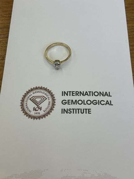 I.G.I CERTIFIED 2.00 CARAT PEAR SHAPE DIAMOND SET IN A 14K YELLOW GOLD SOLITAIRE