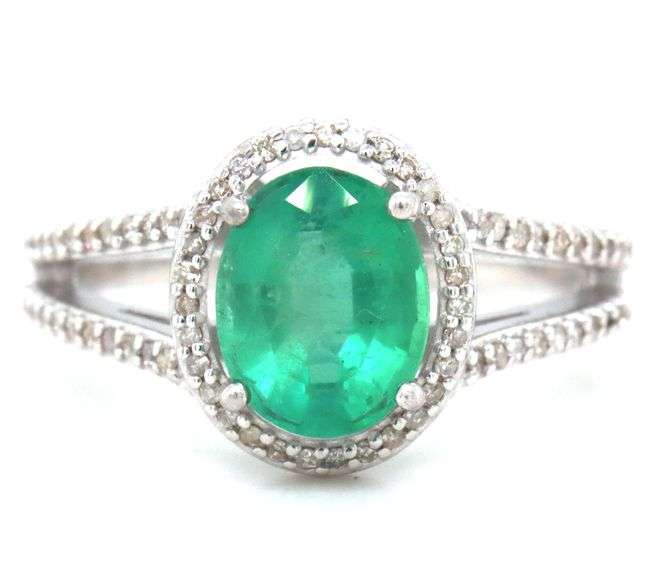 Endearing 1.75CTS Oval Faceted Natural Emerald & Diamond Ring in Sterling Silver