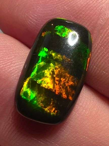 Pinch yourself now! You're not dreaming! It’s a 4.27ct block patterned Opal!