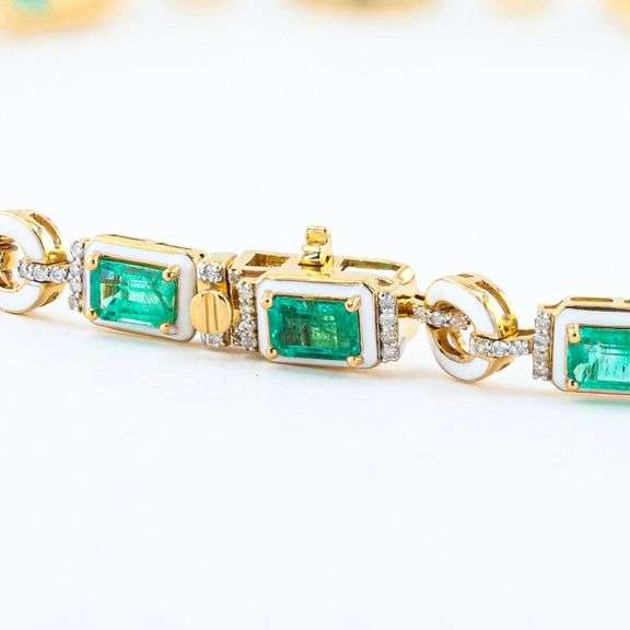 14K YELLOW GOLD EMERALD AND DIAMOND NECKLACE WITH WHITE ENAMEL 25.42 C.T.W.