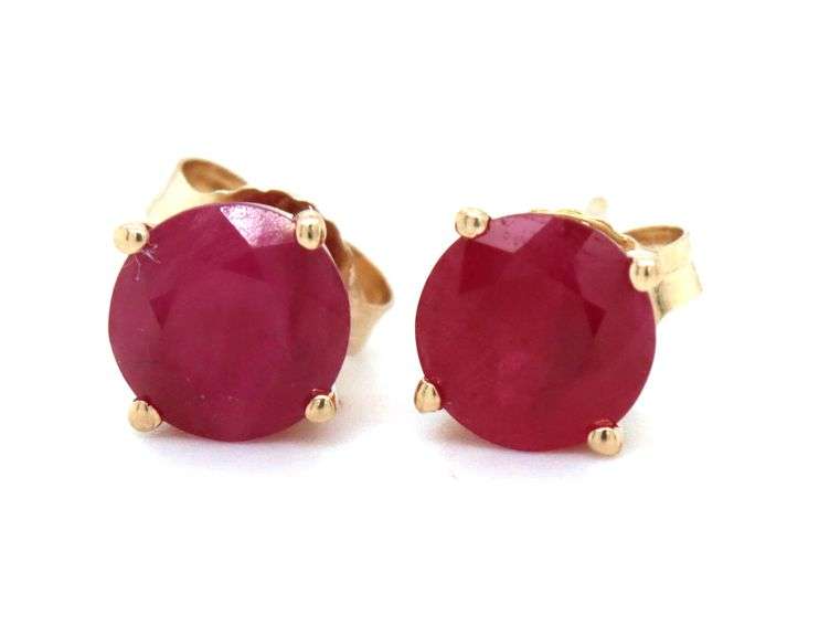 14kt Yellow gold round ruby stud earrings