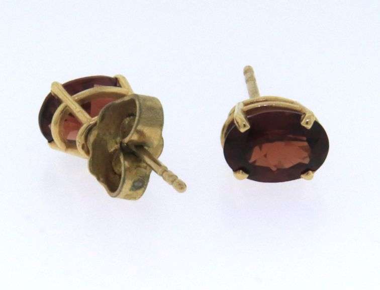 10kt Yellow gold Garnet stud earrings