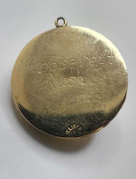 Very Unique Pendent 14K Gold  Flower Pendent