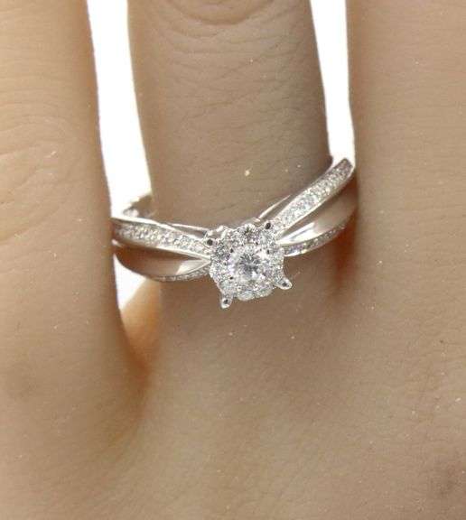14kt White gold 0.55ctw diamond cluster engagement ring