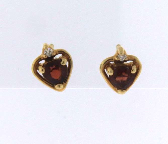 10kt Yellow gold heart shaped stud earrings