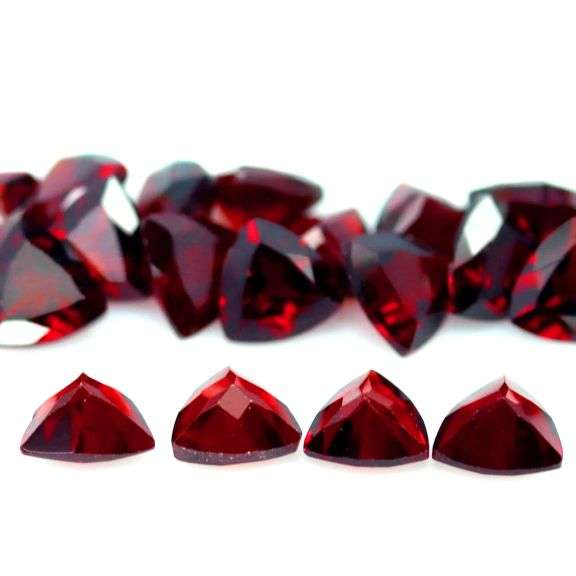 Stunning wine red 10.30ct trillion cut untreated Garnet set