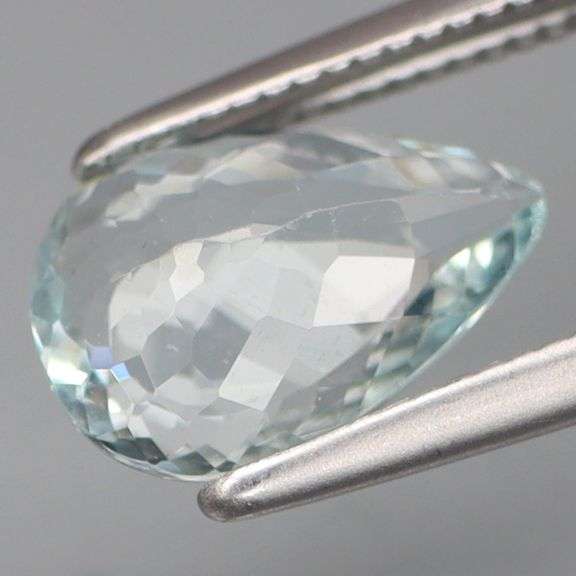 Absolutely GORGEOUS 1.32ct VS sky blue Aquamarine