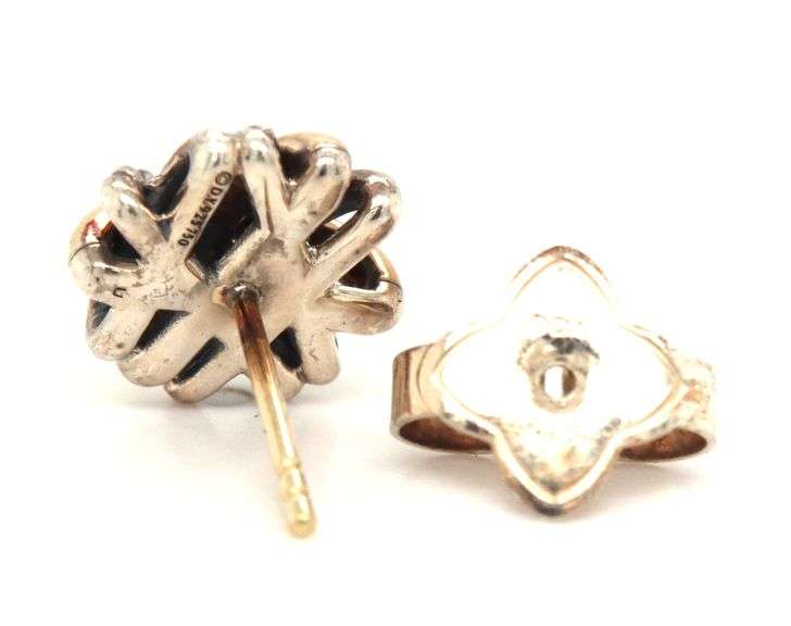 David Yurman single cross over stud