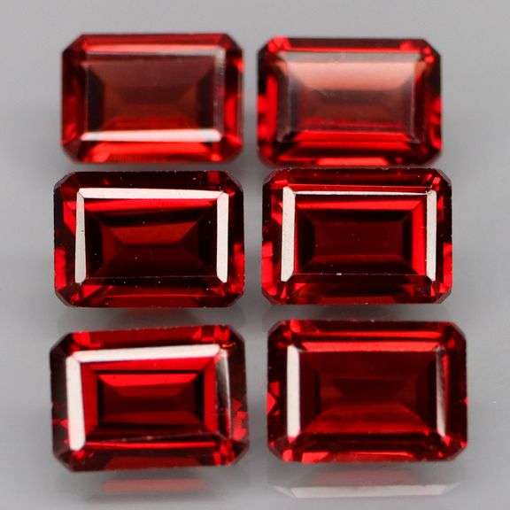 Don't miss this pristine 8.18ct set of premium Garnets!