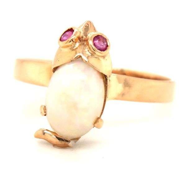 18kt Yellow gold Opal mouse ring