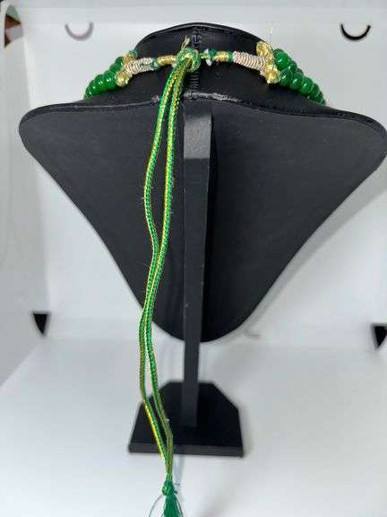Beautiful Mined From The Earth 687.5 Ctw Natural Emerald Necklace