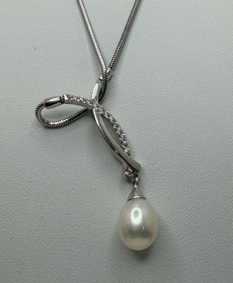 18kt White Gold Pearl Necklace