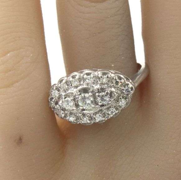 Vintage diamond oval ring in white gold