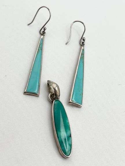 925 Sterling Silver Mexican Turquoise Dangle Earrings And A Matching Oval shaped Pendant