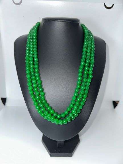 Beautiful Mined From The Earth 695.5 Ctw Natural Emerald Necklace