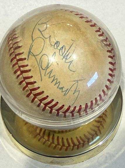 Vintage Autographed Brooks Robinson Baltimore Orioles basebal