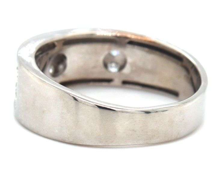 14kt White gold 18 round brilliant cut diamond band