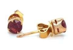 19kt Yellow gold 1ctw ruby stud earrings
