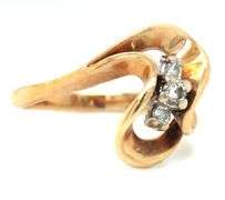 Stylish 14K YG Swirl Ring with Diamonds