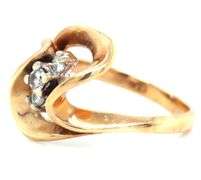 Stylish 14K YG Swirl Ring with Diamonds