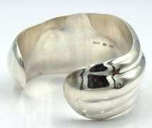 Gucci Free-Form wave bangle bracelet