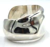 Gucci Free-Form wave bangle bracelet