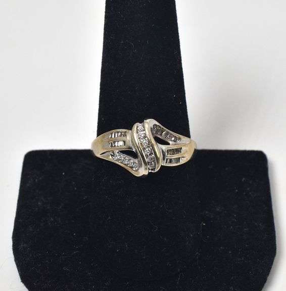 Sparkling 10K White Gold Diamond Ring
