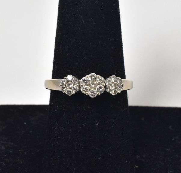 Sparkling 14K White Gold Diamond RIng