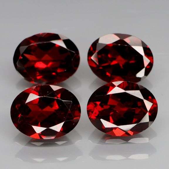 Premium 8.55ct oval cut cherry red Mozambique Garnet set!
