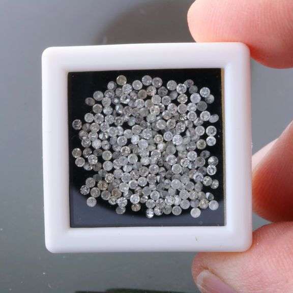 Heavy! 2.06ct set of REAL round brilliant Diamonds!