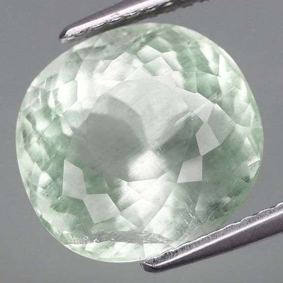 Fiery platinum with a light green tint? Yes please! 5.93ct Aquamarine!