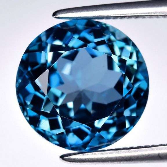 Top London blue! 3.92ct 9mm VS grade Brazilian Topaz solitaire!