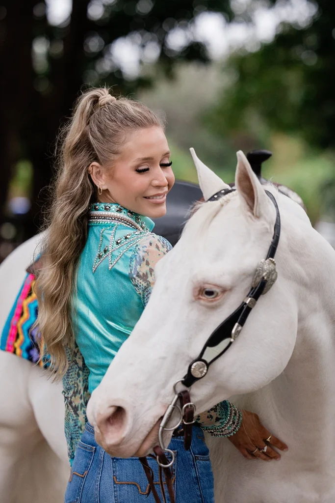 Veronica Stewart with her cremello gelding, Neverthoughtiwould.
