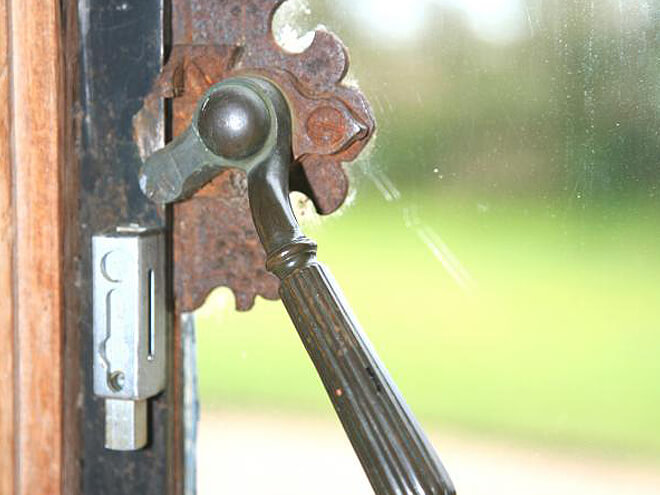 How Much Do Replacement Window Latches Cost?