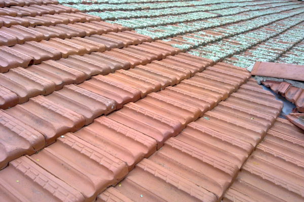 High-pressure-roof--cleaning
