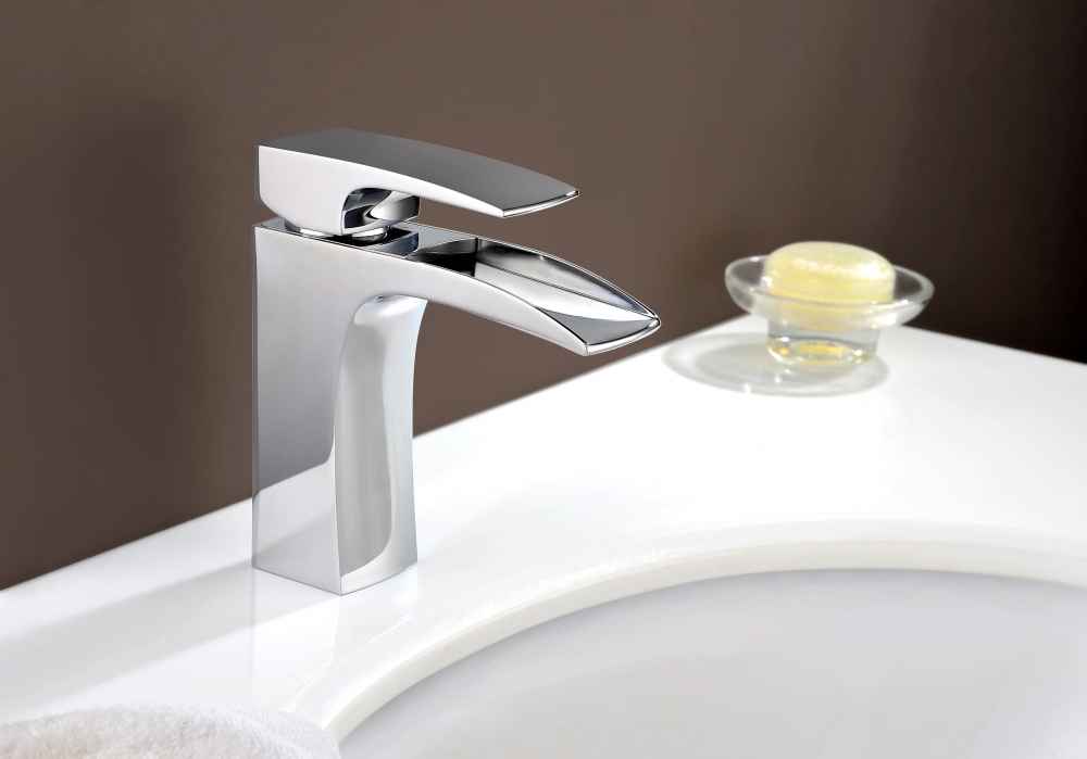 35.5-in. W 1 Hole Ceramic Top Set In White Color