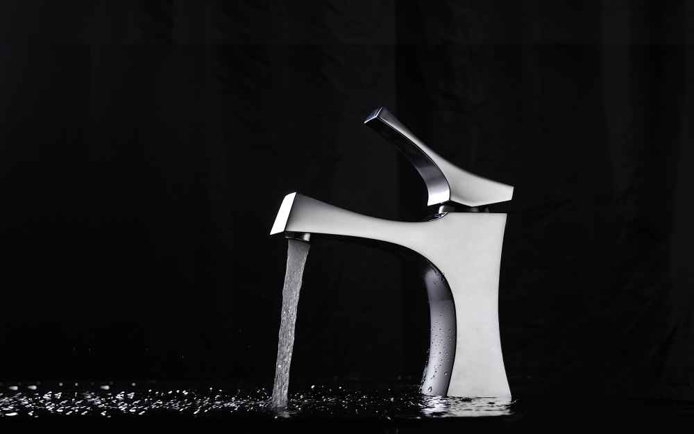 39.75-in. W 1 Hole Ceramic Top Set In White Color