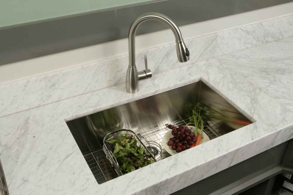 20-in. W CSA Approved Stainless Steel Kitchen Sink With 1 Bowl And 18 Gauge