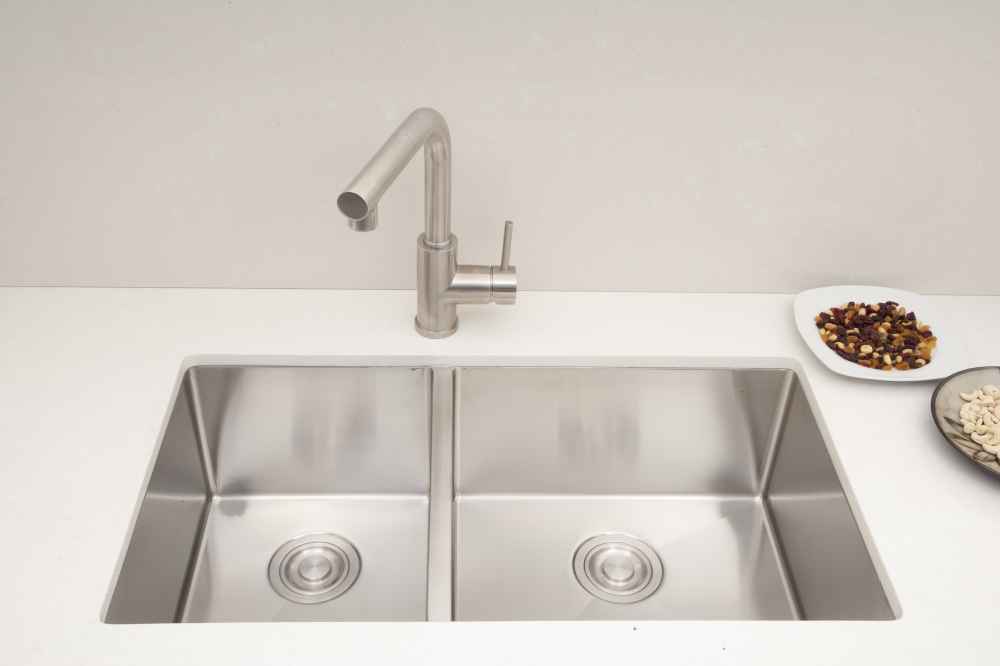 32-in. W CSA Approved Stainless Steel Kitchen Sink With 2 Bowl And 18 Gauge