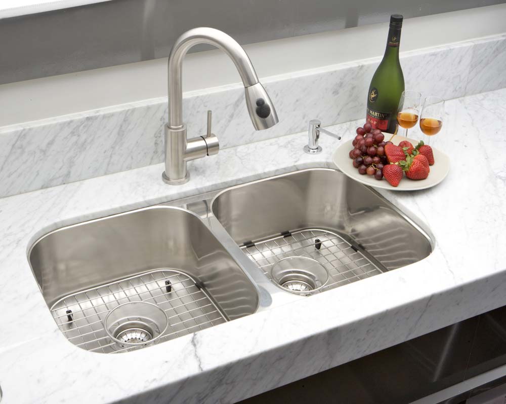 32.25-in. W CSA Approved Stainless Steel Kitchen Sink With 2 Bowl And 18 Gauge