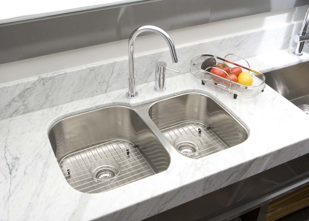 32-in. W CSA Approved Stainless Steel Kitchen Sink With 2 Bowl And 18 Gauge