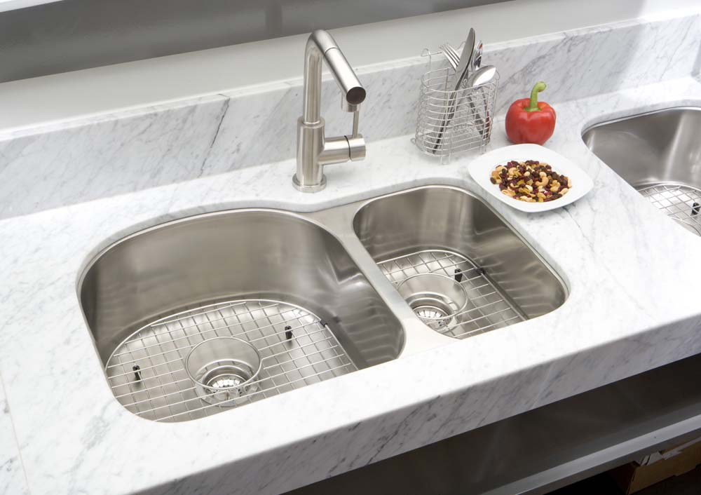 31.5-in. W CSA Approved Stainless Steel Kitchen Sink With 2 Bowl And 18 Gauge