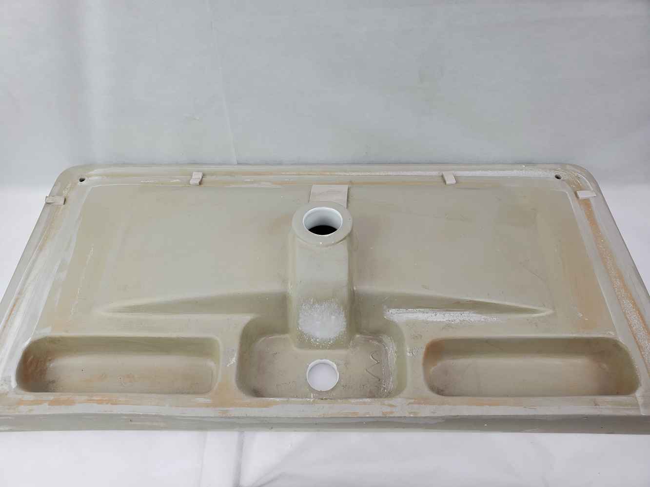 31.89-in. W 15.55-in. D Ceramic Top In White Color For 1 Hole Faucet